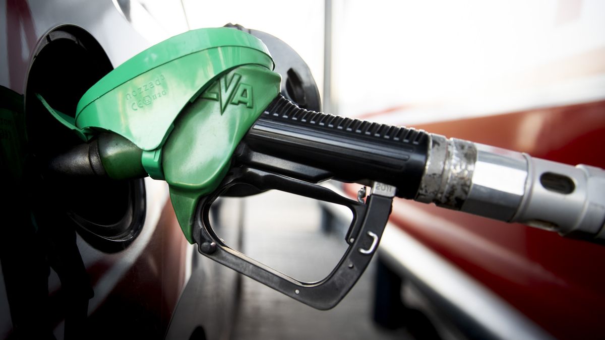 Cena benzinu spadla pod 36 korun. Je nejlevnější za dva roky